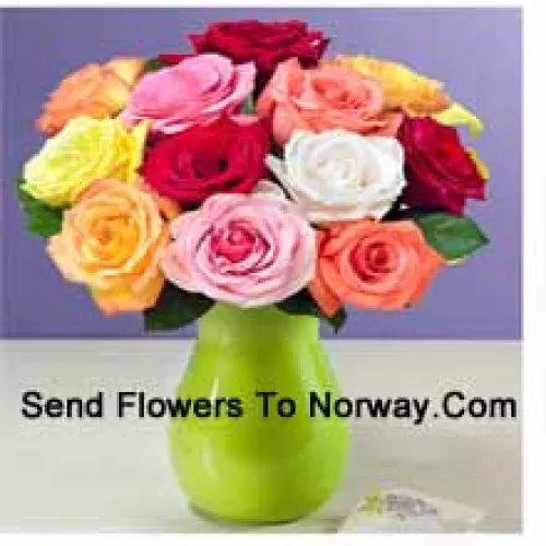 11 Rosas Coloridas Mistas com Algumas Samambaias em um Vaso