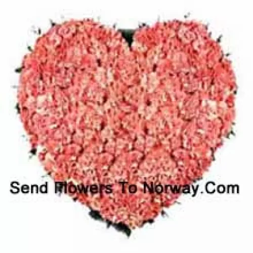 Herzförmige Anordnung von 101 rosa Nelken
