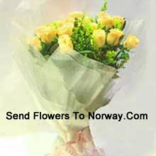 Strauß aus 11 gelben Rosen mit saisonalem Beiwerk